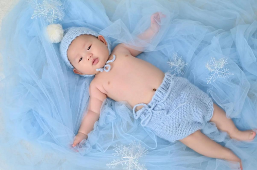 桂阳宝宝从床上掉下来